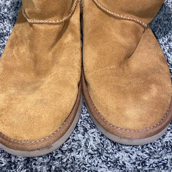 Size 9 Uggs - Picture 2 of 4